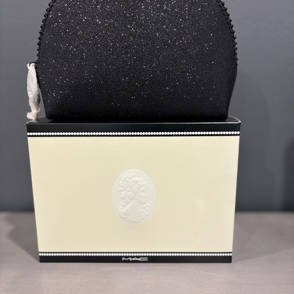 Mac Makeup Bag - Picture 3 of 7